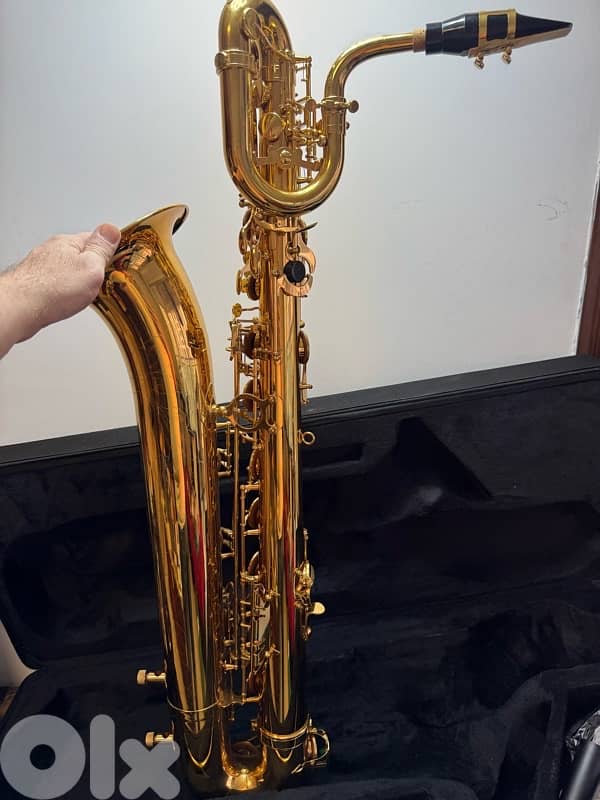 saxophone baritone barely used 98% new 6
