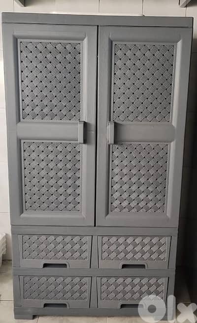 طاولة بلاستيك