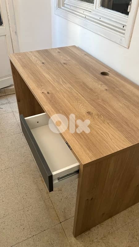 Simple Wooden Desk 1