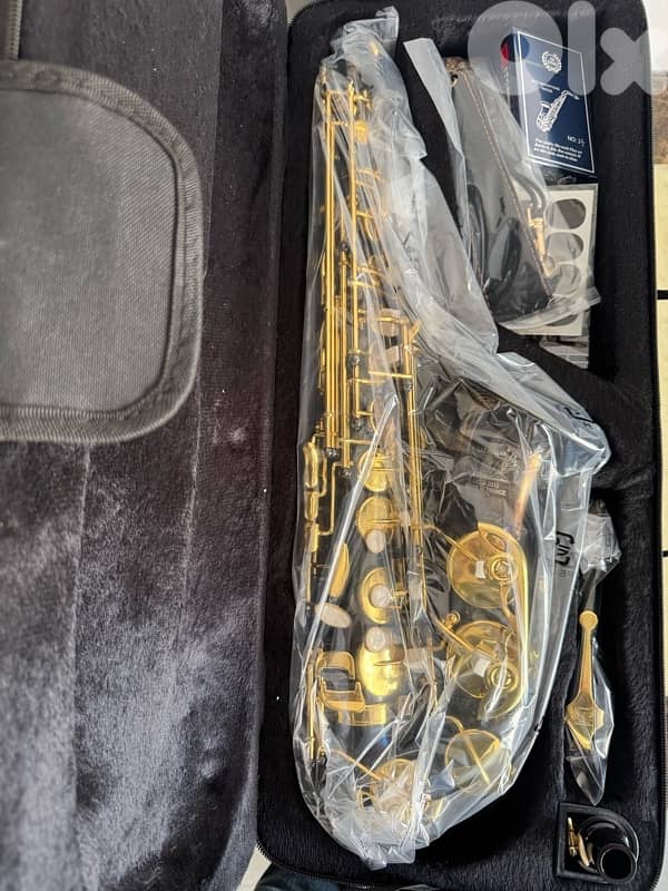 Saxophone alto Eb black/gold new 9