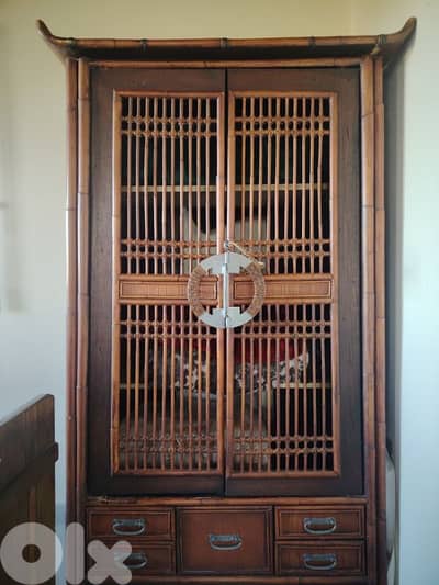 خزانة أنتيك من القصب الأجنبي