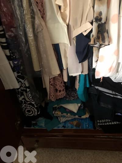 شروة ثياب جديد و مستعمل اكثر من ٥٠٠ قطعة