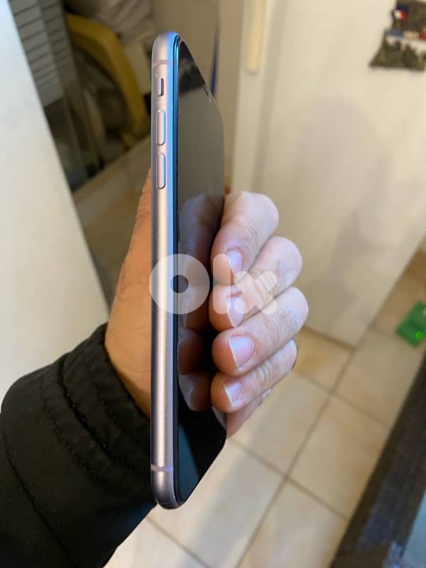 iPhone 11 64gb mint conditiions 2