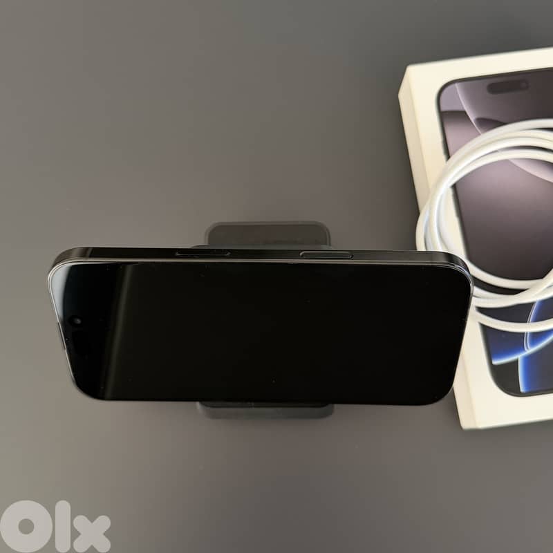 iPhone 16 pro black 128 GB 3