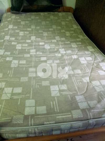 فرشة للتخت للبيع