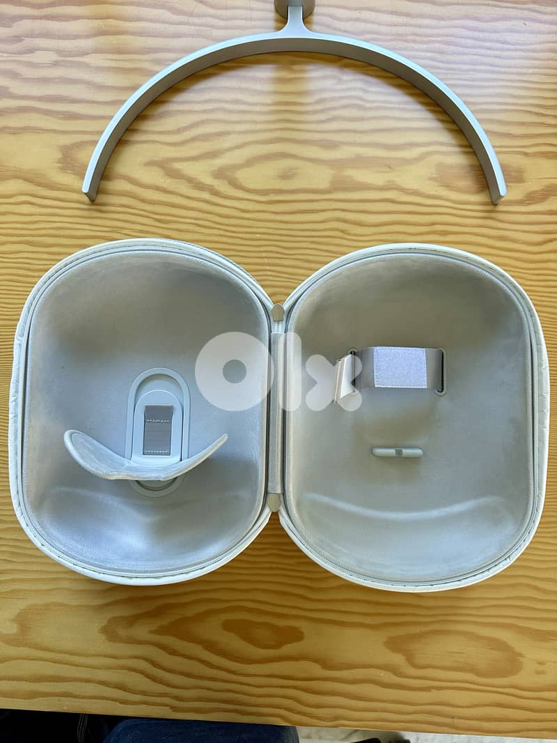 Apple Vision Pro (M2) 512GB with travel case 9