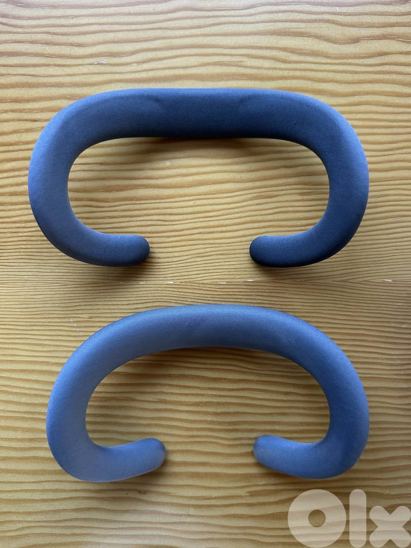 Apple Vision Pro (M2) 512GB with travel case 11