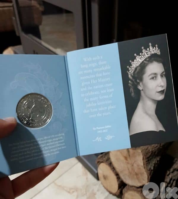 Rare Elizabeth medaL big size 4 cm New قلادة من النوادر جديدة بالعلبة 1