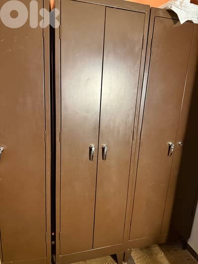 خزانة for storage