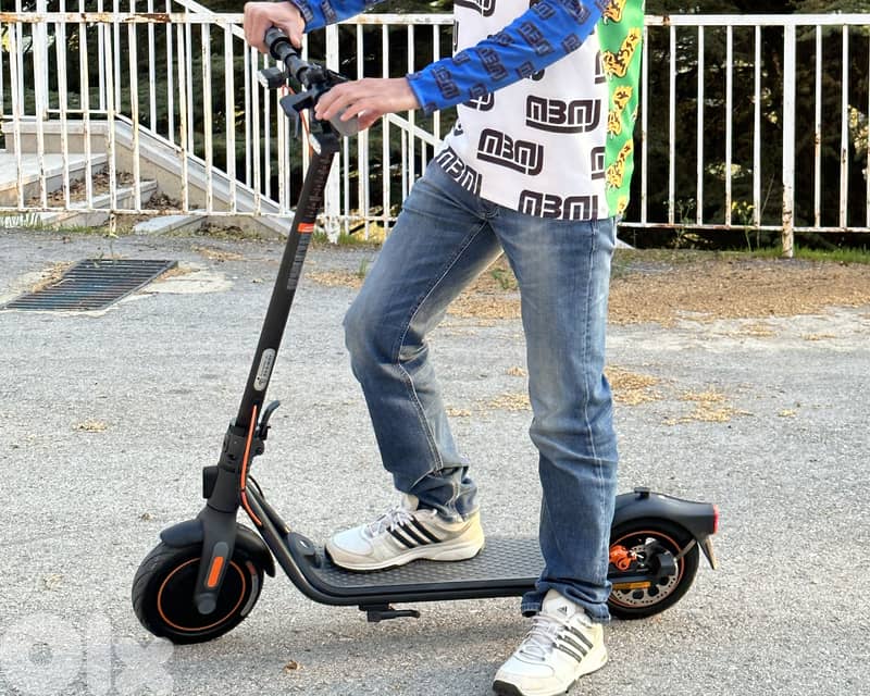 Segway F40I Ninebot KickScooter 1