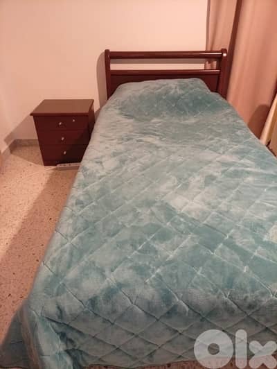 تختين مع كومود