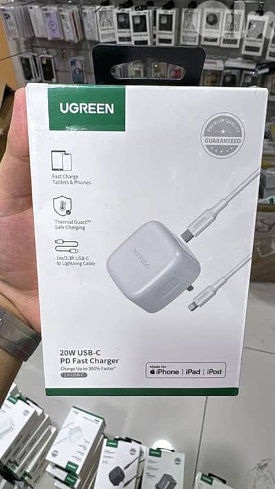 Ugreen 20w usb-c Pd Fast charger 3 pin with 1m lightning cable white