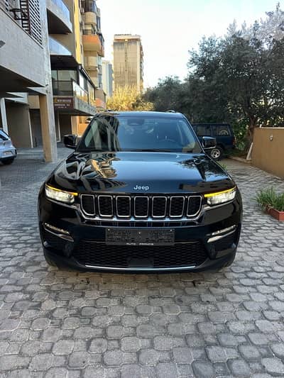 Jeep Grand cherokee Limited 2022 black on black (clean carfax)