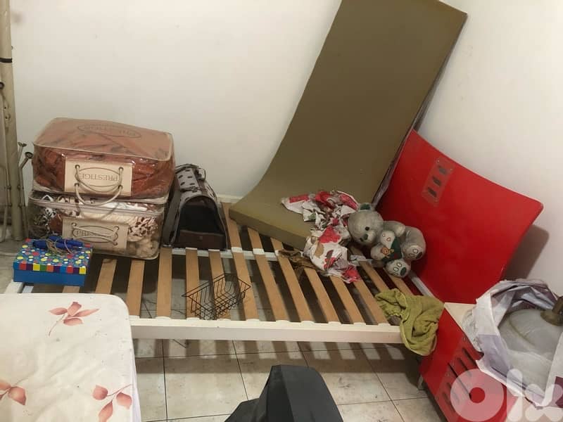 Bedroom For Sale / غرفة نوم للبيع 2
