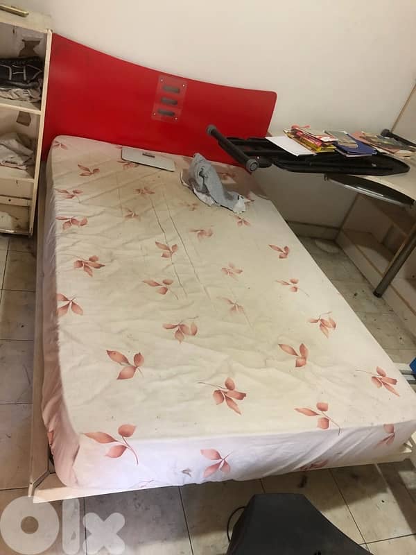 Bedroom For Sale / غرفة نوم للبيع 4