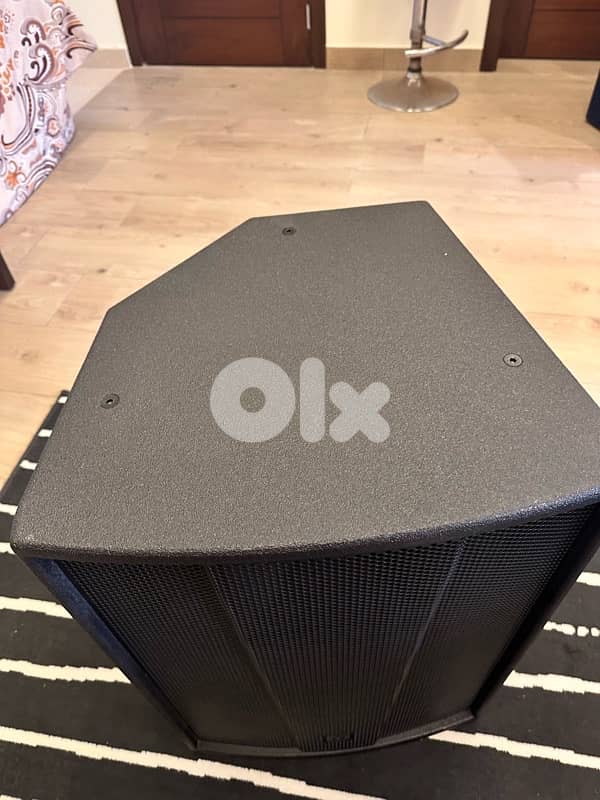 MARTIN AUDIO SPEAKERS 2