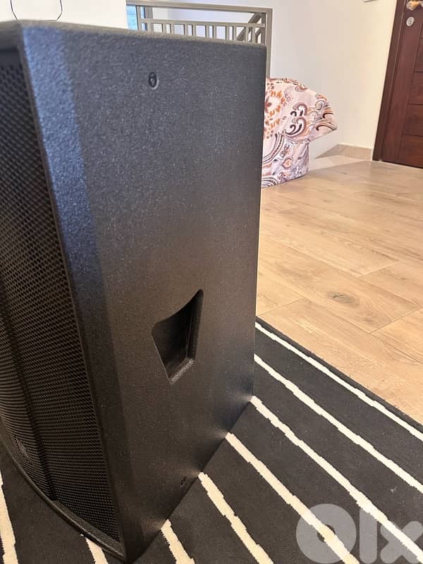 MARTIN AUDIO SPEAKERS 3