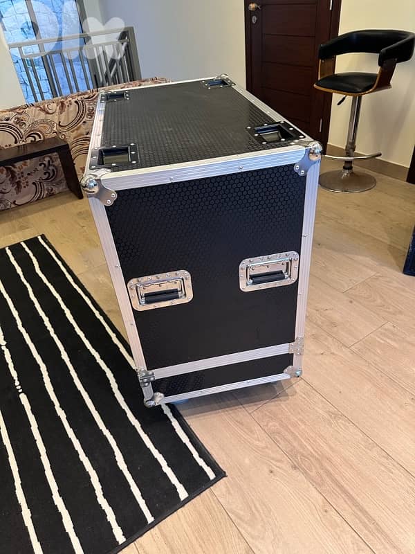 MARTIN AUDIO SPEAKERS 4