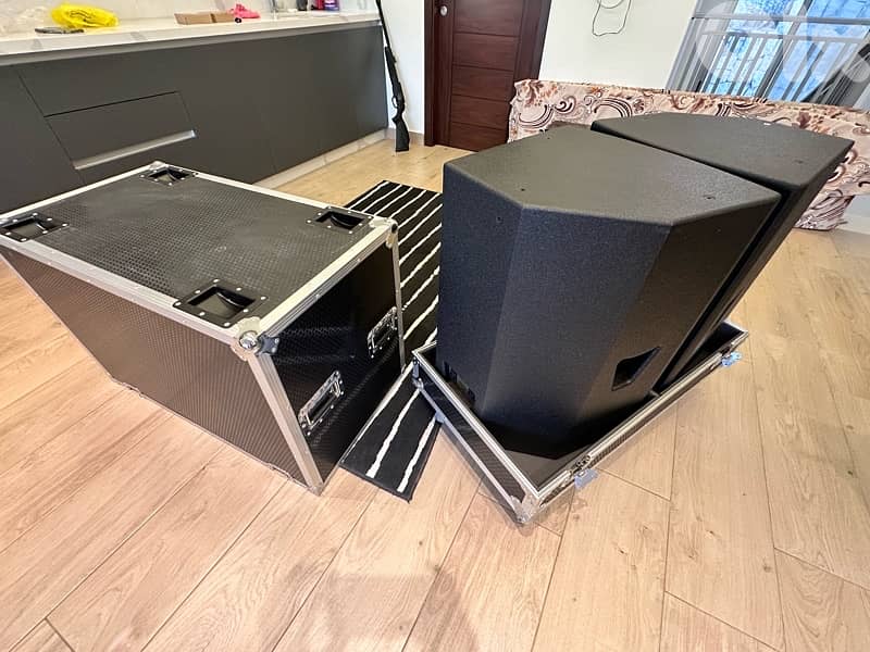 MARTIN AUDIO SPEAKERS 5