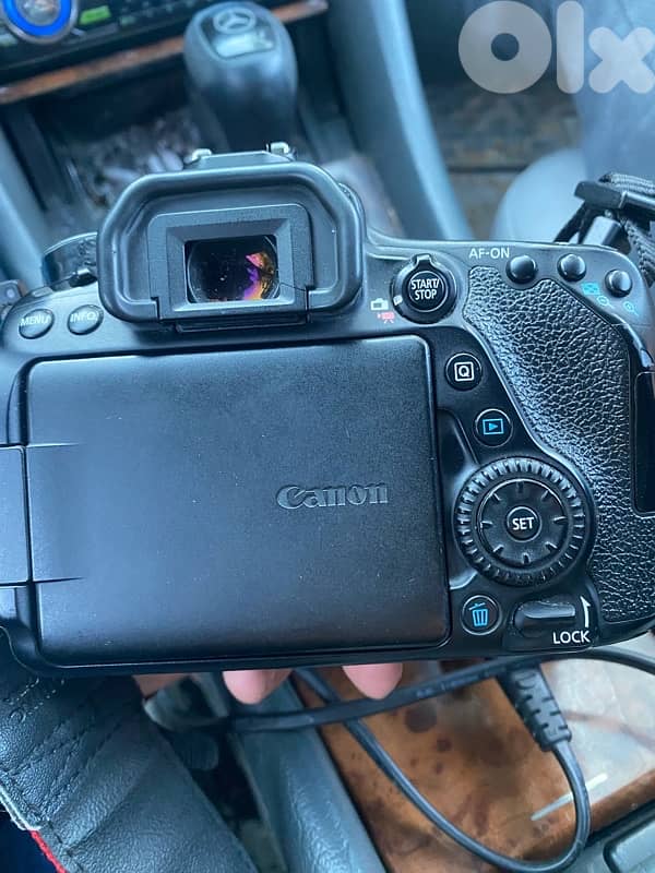 camera canon 80 d body only 4