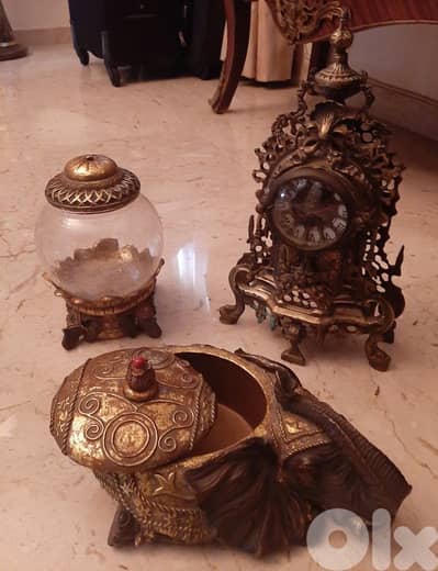 3  اغراض للبيع