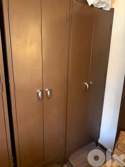 ٤ خزاين حديد للبيع