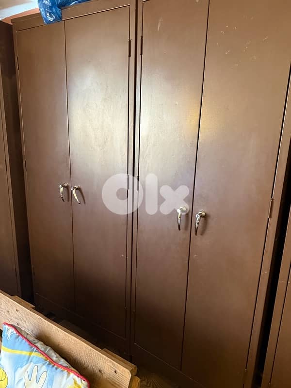 ٤ خزاين حديد للبيع 1