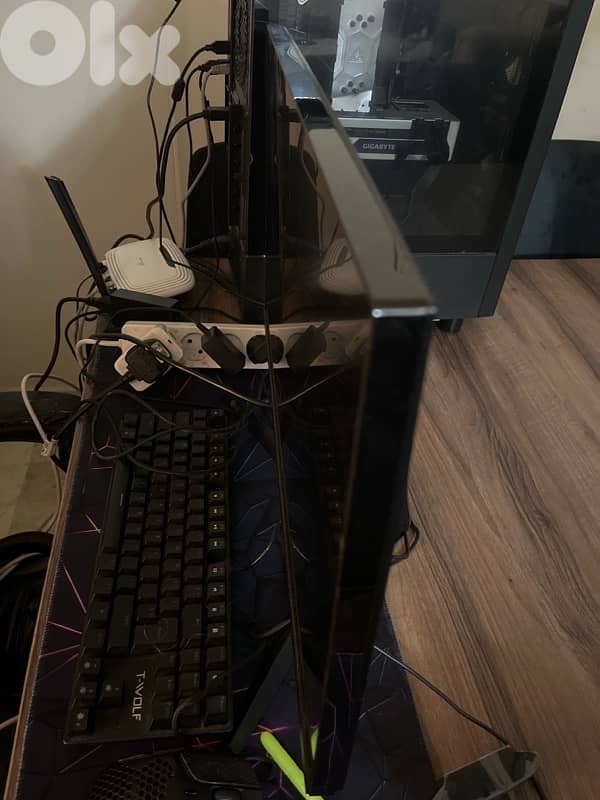 lg gear 165 hz 24 inch used like new 2