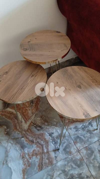٣ طاولات خشب جداد