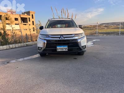 Mitsubishi Outlander 2017, 4WD, clean car fax, super clean.