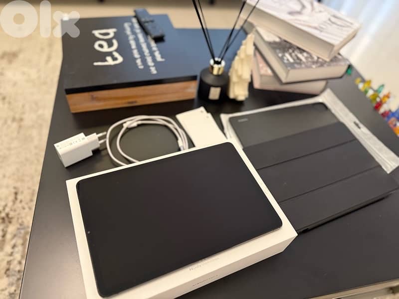 xiaomi ipad new black color with original box and cover+ 1 cover 1