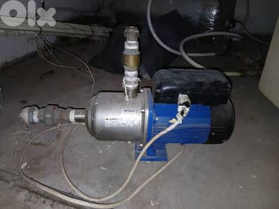 مضخة مياه كاتم