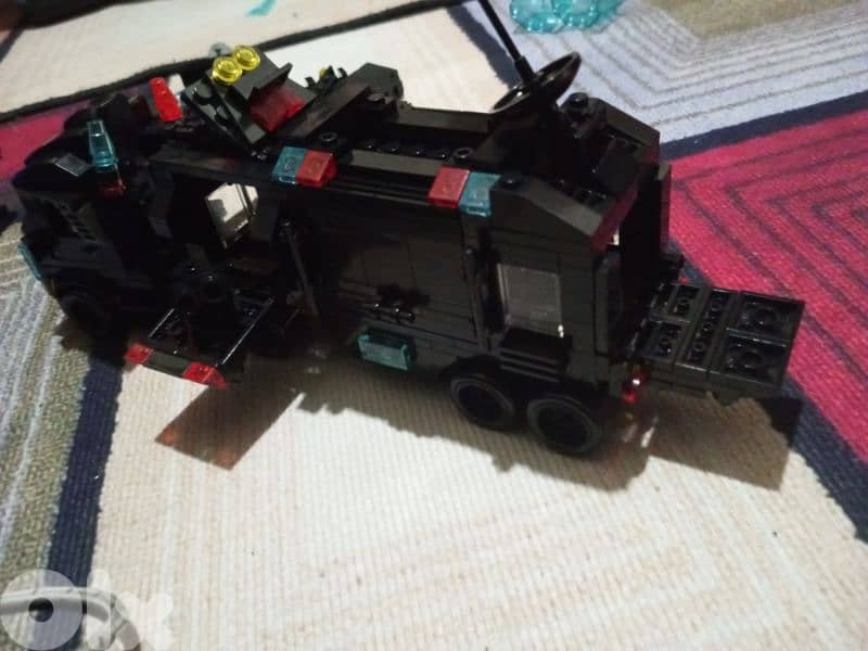 built SWAT Lego set with 4 additional Lego police/SWAT characters 1