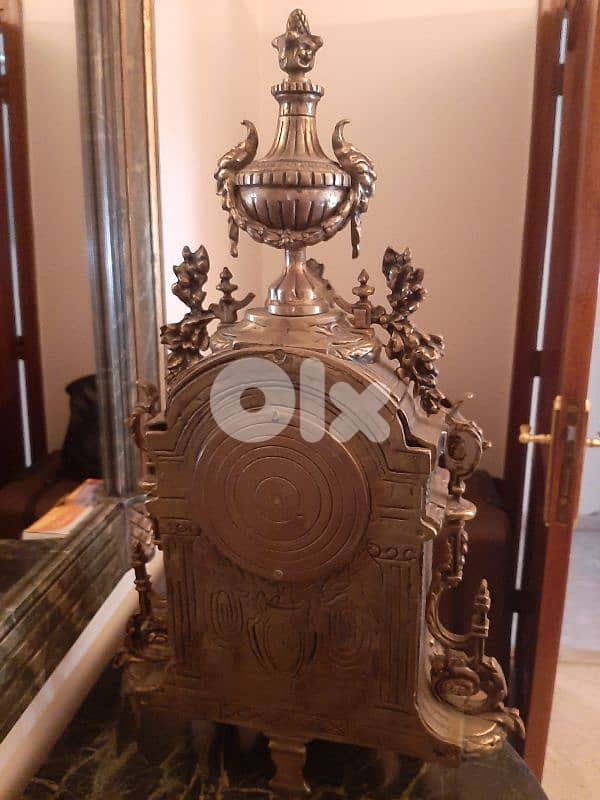 ساعة للبيع 1