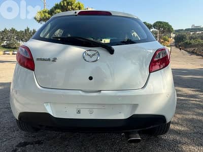 Mazda 2 2011