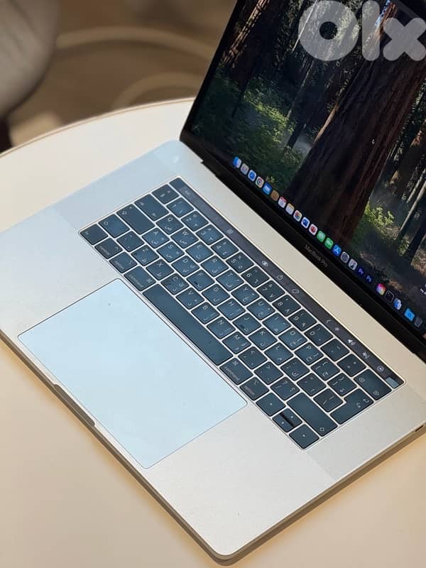 Macbook Pro 15-inch, 2018 Silver 2
