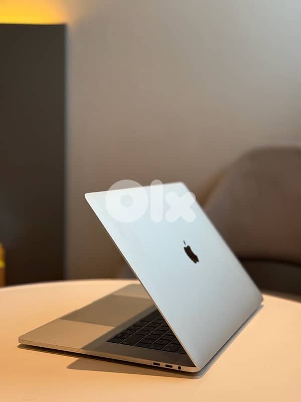 Macbook Pro 15-inch, 2018 Silver 5