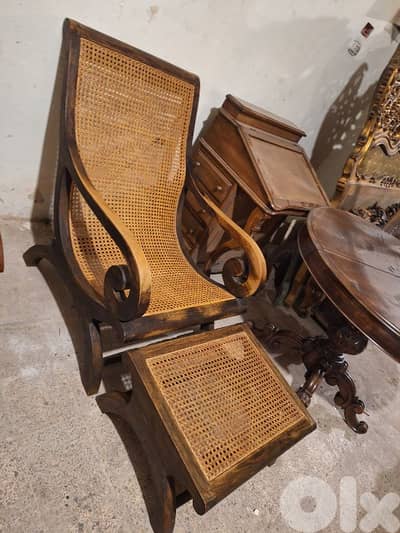 كرسي شازلونغ مع بنكات تقشيش يدوي انتيك مصنوعة من خشب الجوز مسيف صافي