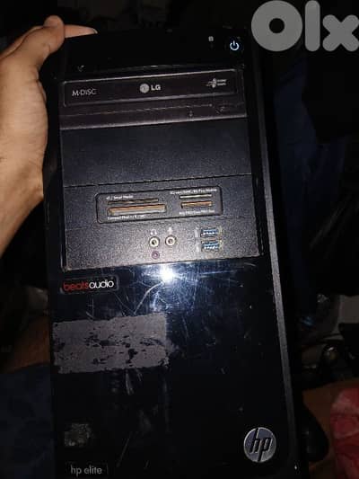 Core i7 2nd gen Ram:8gb ddr3 SSD 256 GB + HDD 500 GBmouse and keyboard