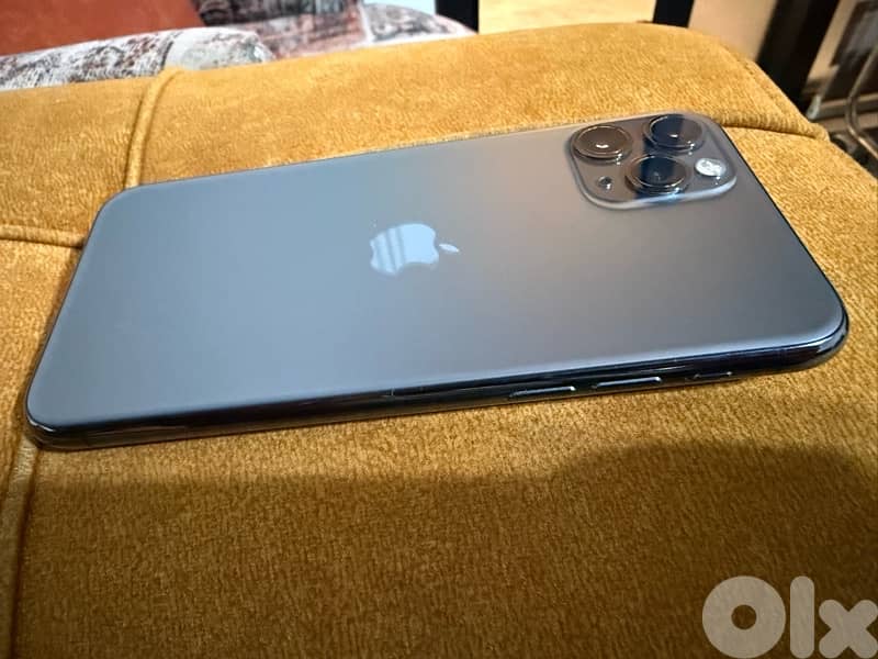 Iphone 11 pro 256 black like new 3