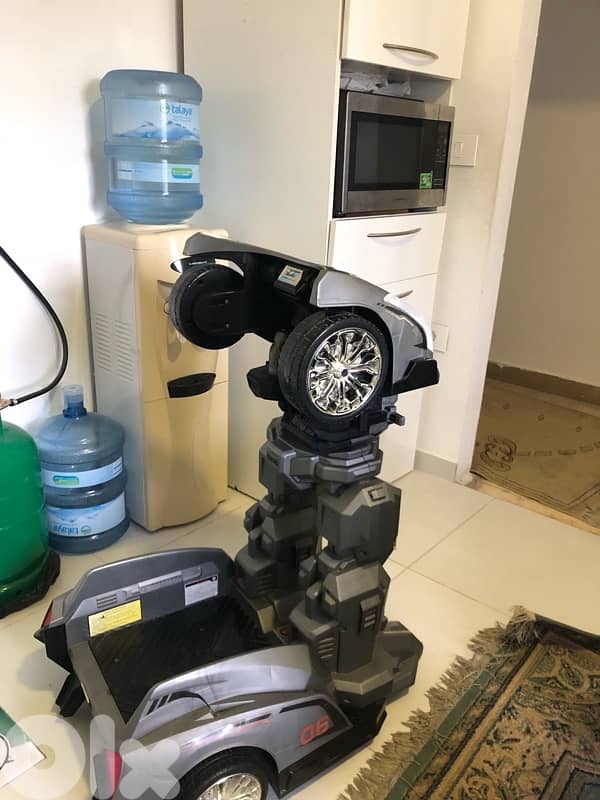 Limited edition, working robot 1