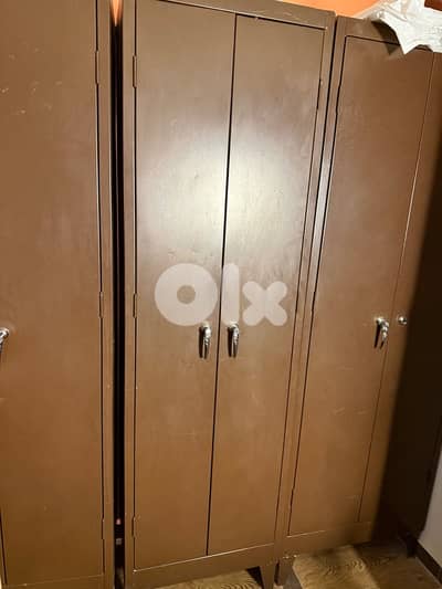 ٤ خزاين حديد