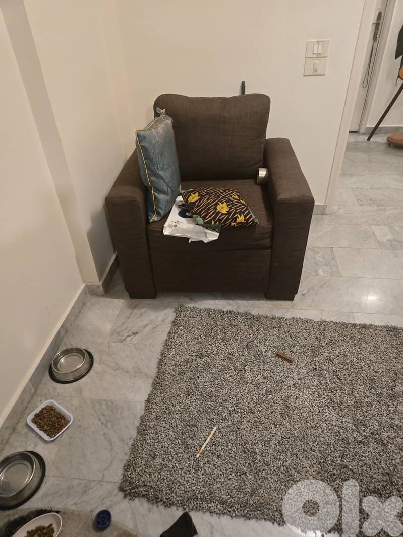 غرفة جلوس شبه جديد 1
