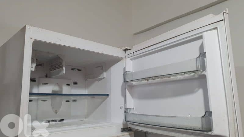 AGOR refrigerator. براد 3