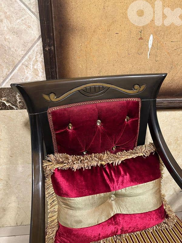 طقم كنبايات شغل توصاية اربع قطع وطاولة قماش وردة كتير مرتب 9