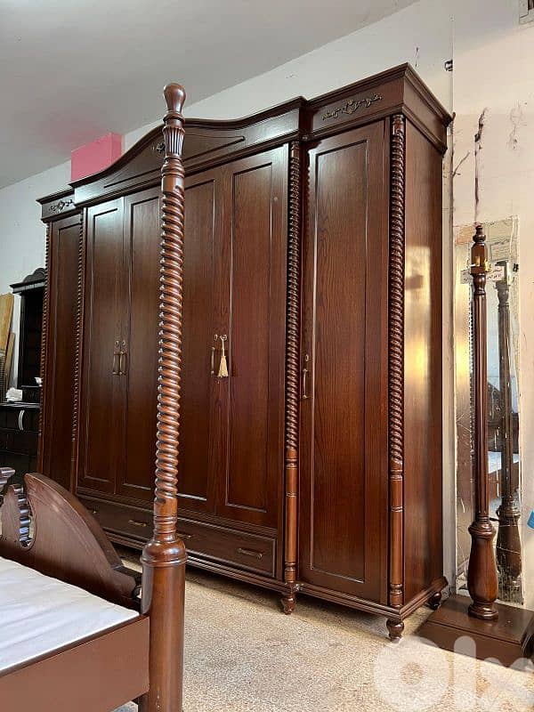 اوضة نوم ملكية خشب زان ولاتي كلا ملبسة قشرة سنديان تخت ملكي 1