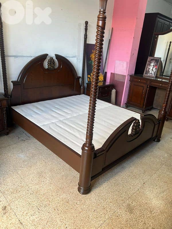 اوضة نوم ملكية خشب زان ولاتي كلا ملبسة قشرة سنديان تخت ملكي 3