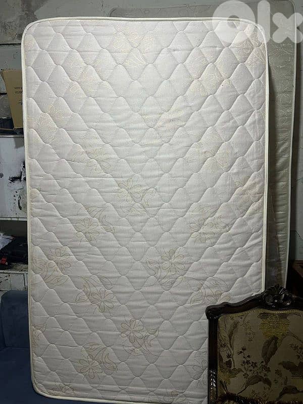 اوضة نوم شغل توصاية تختين مفرد ونص مع فرشات شبه جديدة 8