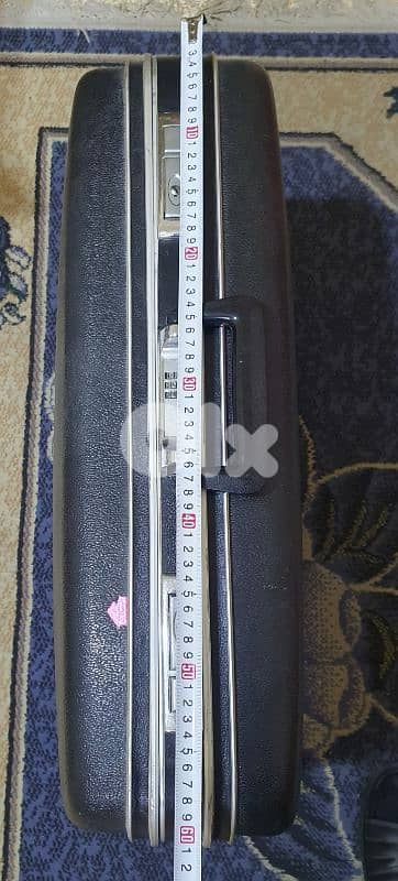 شنطة سفر قديم كتير  و نضيف  شبه  جديد ماركة برنس صانع  تايوان ٢٥ دولار 3