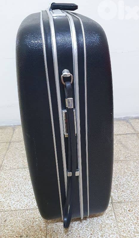 شنطة سفر قديم كتير  و نضيف  شبه  جديد ماركة برنس صانع  تايوان ٢٥ دولار 9